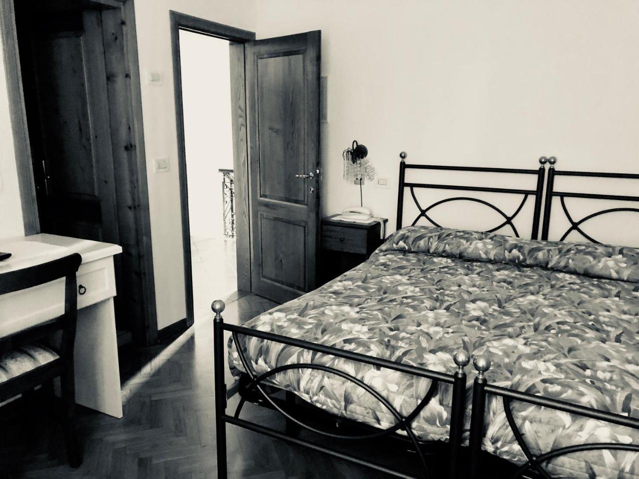 Albergo Ristorante Letizia キウージ・デッラ・ヴェルナ エクステリア 写真